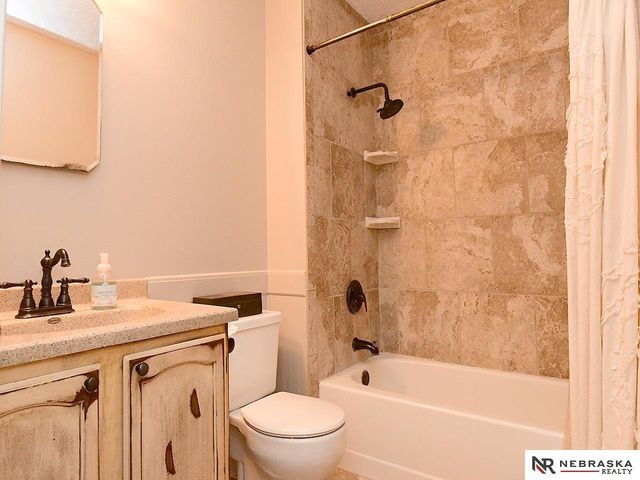 411 Laredo Road, Papillion, NE 68046