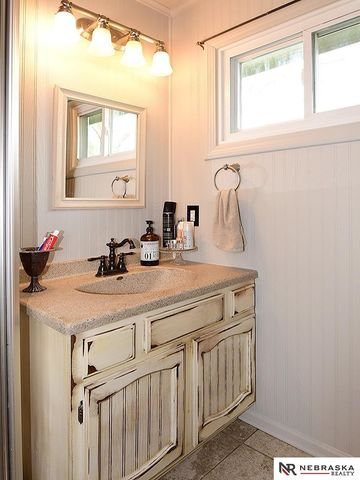 411 Laredo Road, Papillion, NE 68046