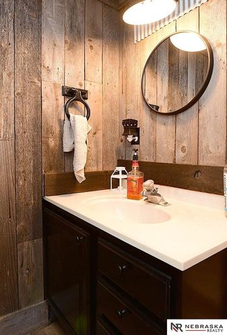 411 Laredo Road, Papillion, NE 68046