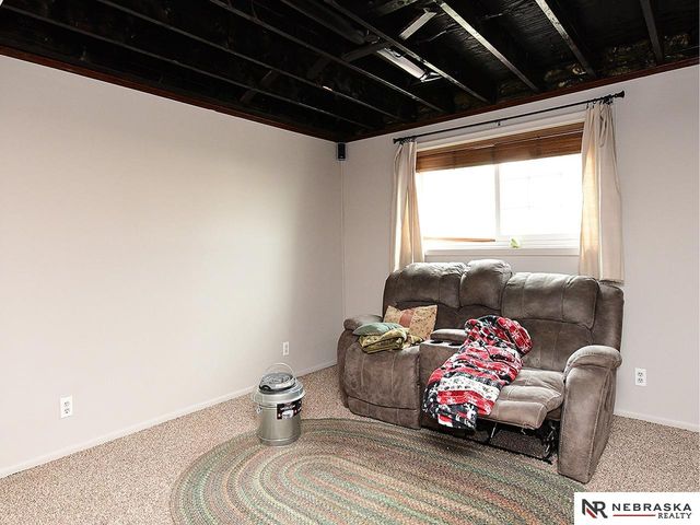 411 Laredo Road, Papillion, NE 68046