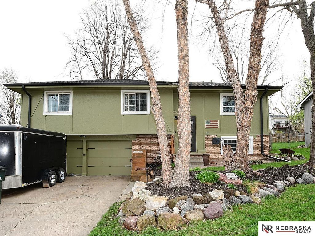 411 Laredo Road, Papillion, NE 68046