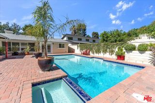 23264 Calvert Street, Woodland Hills, CA 91367