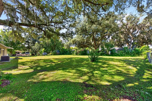 706 ELM AVENUE, Fruitland Park, FL 34731