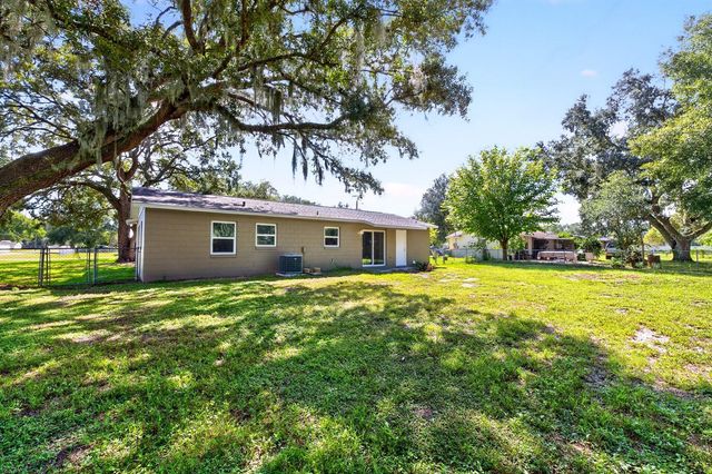 706 ELM AVENUE, Fruitland Park, FL 34731