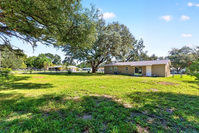 706 ELM AVENUE, Fruitland Park, FL 34731