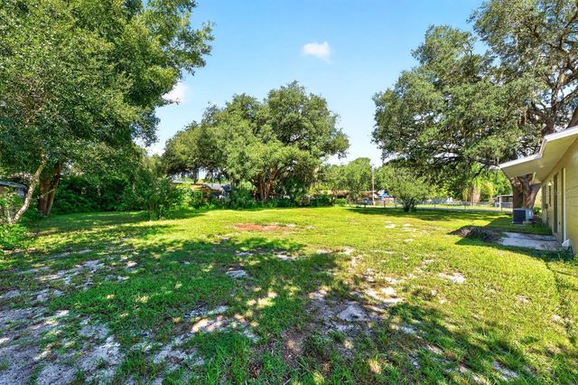 706 ELM AVENUE, Fruitland Park, FL 34731