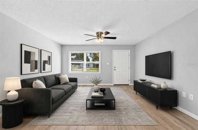 706 ELM AVENUE, Fruitland Park, FL 34731