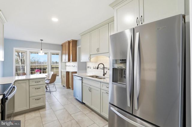 4708 SUMMIT POINT RD, Charles Town, WV 25414