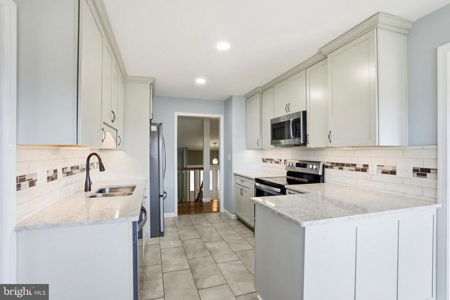 4708 SUMMIT POINT RD, Charles Town, WV 25414