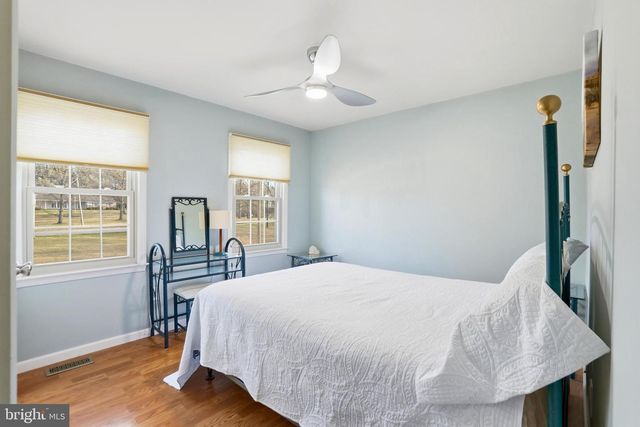 4708 SUMMIT POINT RD, Charles Town, WV 25414