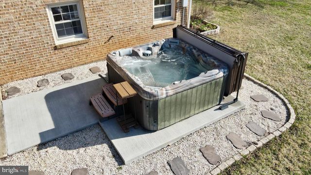 4708 SUMMIT POINT RD, Charles Town, WV 25414