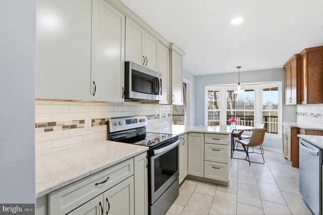 4708 SUMMIT POINT RD, Charles Town, WV 25414