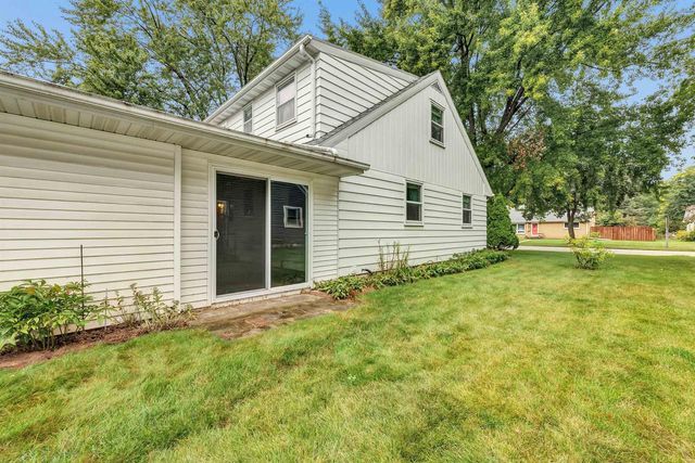 427 APOLLO WAY, De Pere, WI 54115