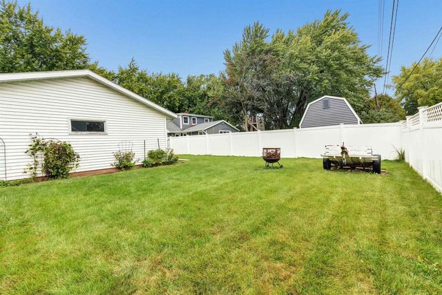 427 APOLLO WAY, De Pere, WI 54115