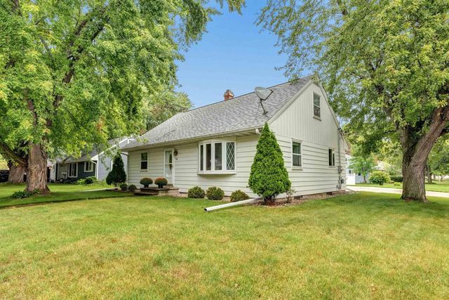 427 APOLLO WAY, De Pere, WI 54115