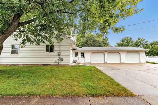 427 APOLLO WAY, De Pere, WI 54115