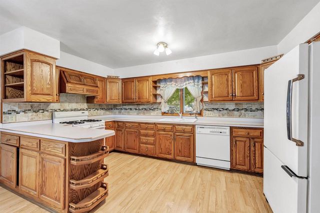 427 APOLLO WAY, De Pere, WI 54115