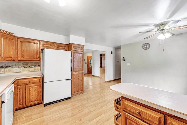 427 APOLLO WAY, De Pere, WI 54115