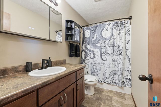 7908 W Pettigrew Ln Lane, Sioux Falls, SD 57106