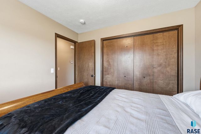 7908 W Pettigrew Ln Lane, Sioux Falls, SD 57106