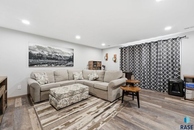 7908 W Pettigrew Ln Lane, Sioux Falls, SD 57106