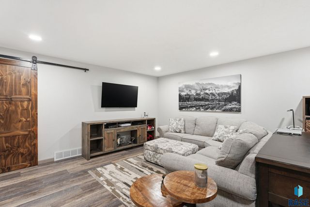 7908 W Pettigrew Ln Lane, Sioux Falls, SD 57106