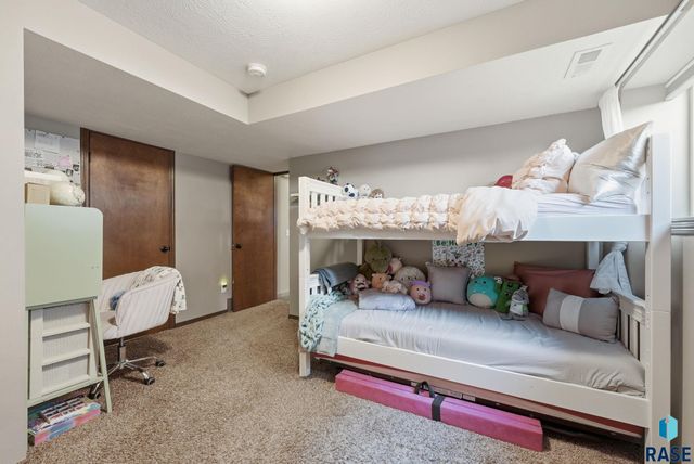 7908 W Pettigrew Ln Lane, Sioux Falls, SD 57106