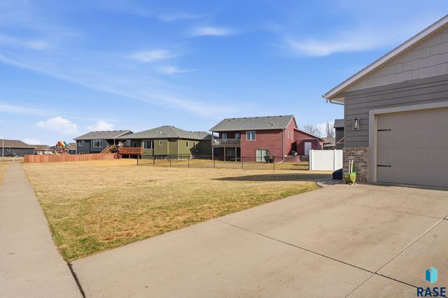 7908 W Pettigrew Ln Lane, Sioux Falls, SD 57106