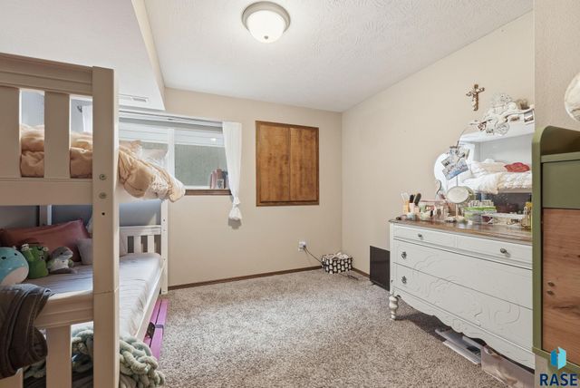 7908 W Pettigrew Ln Lane, Sioux Falls, SD 57106