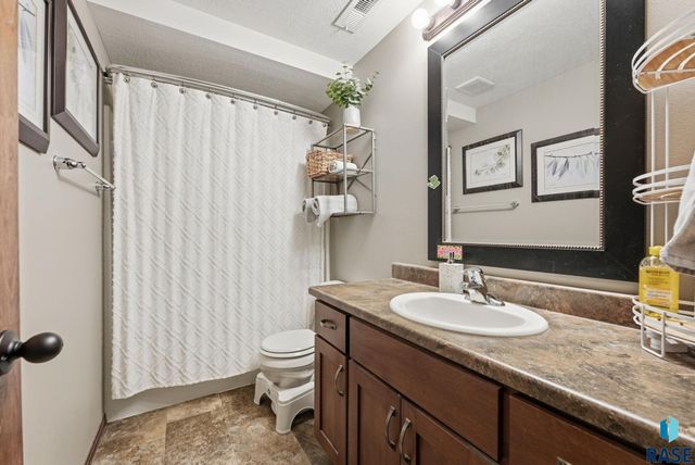 7908 W Pettigrew Ln Lane, Sioux Falls, SD 57106