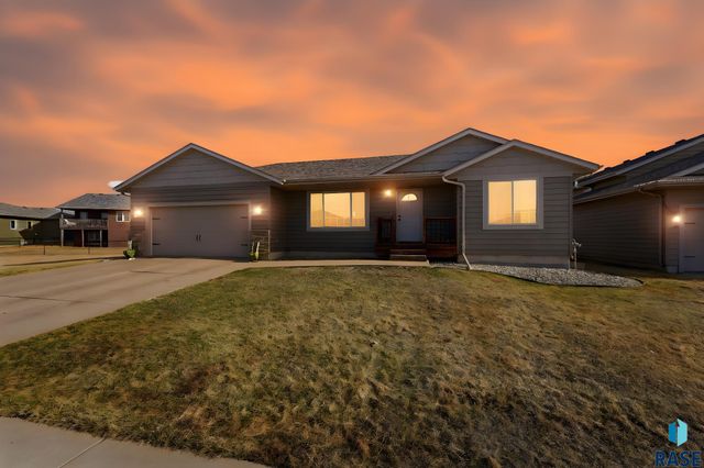 7908 W Pettigrew Ln Lane, Sioux Falls, SD 57106