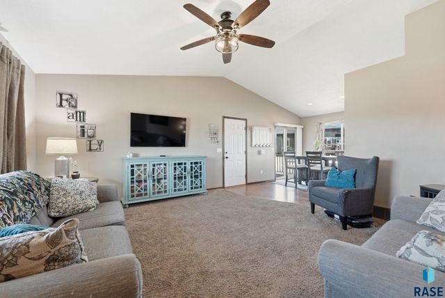 7908 W Pettigrew Ln Lane, Sioux Falls, SD 57106