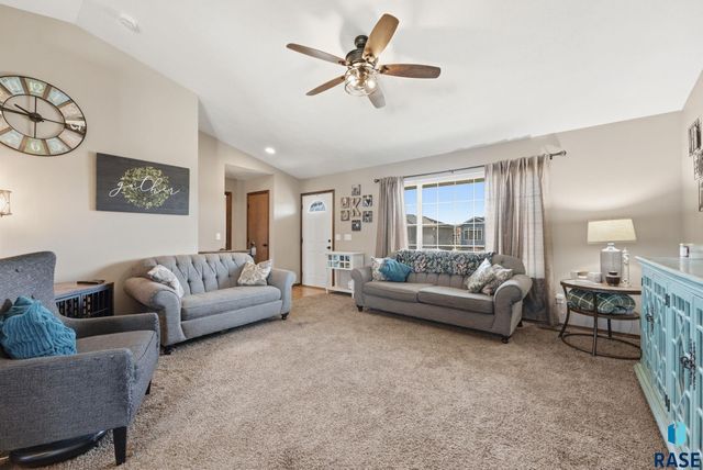 7908 W Pettigrew Ln Lane, Sioux Falls, SD 57106