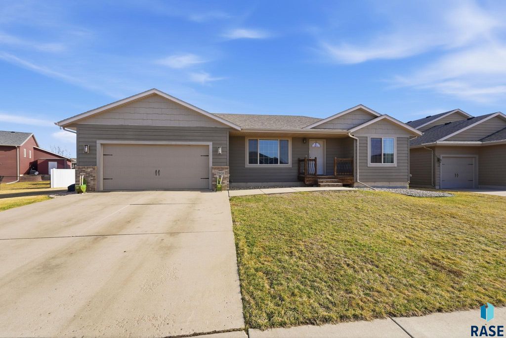 7908 W Pettigrew Ln Lane, Sioux Falls, SD 57106