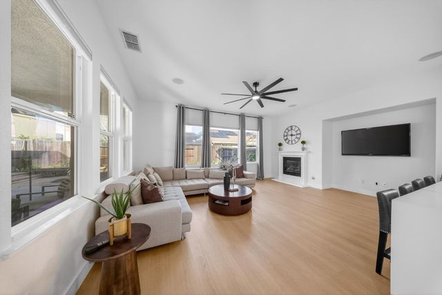 5419 Mariolyn Way, Elk Grove, CA 95757