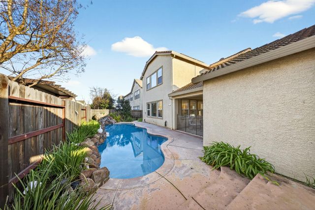 5419 Mariolyn Way, Elk Grove, CA 95757