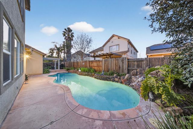 5419 Mariolyn Way, Elk Grove, CA 95757