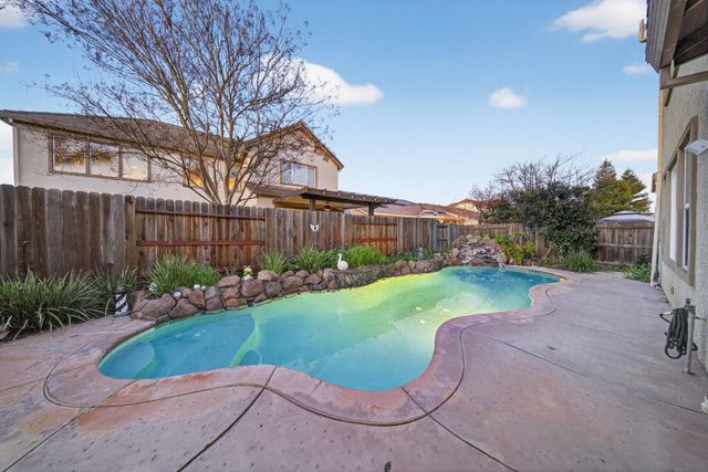 5419 Mariolyn Way, Elk Grove, CA 95757