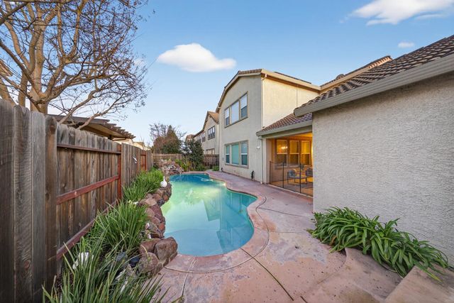 5419 Mariolyn Way, Elk Grove, CA 95757