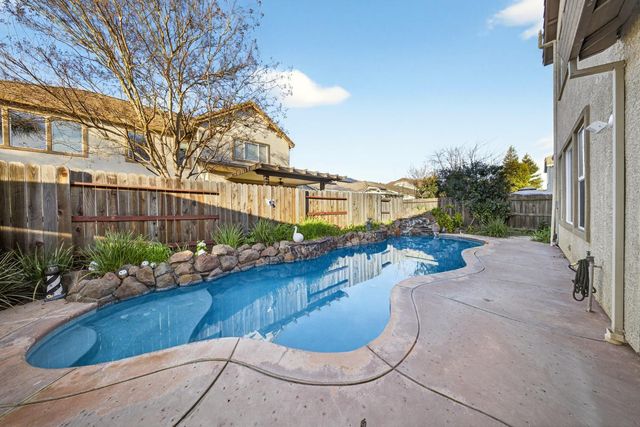 5419 Mariolyn Way, Elk Grove, CA 95757