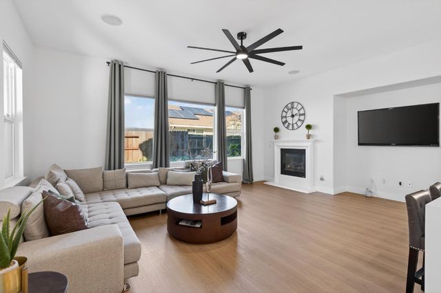 5419 Mariolyn Way, Elk Grove, CA 95757