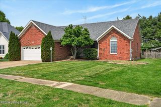 5914 Trappers Ridge Cir, Louisville, KY 40216