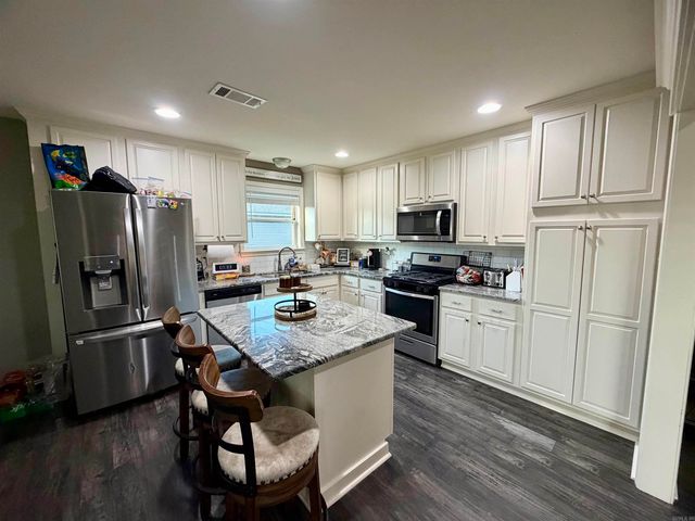 9417 Crossroads, Benton, AR 72019