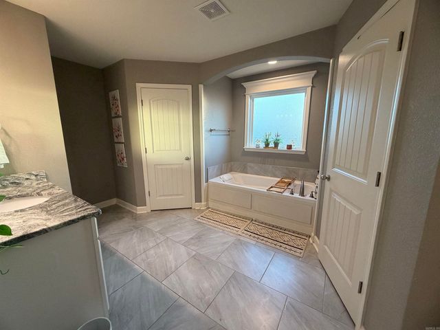 9417 Crossroads, Benton, AR 72019