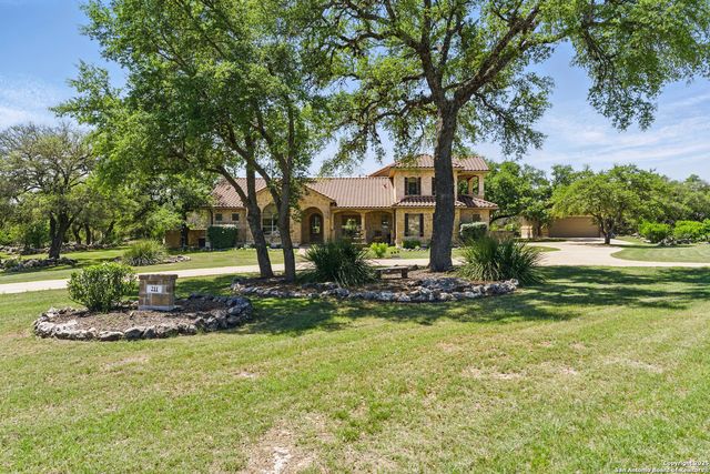 211 Macaw Ln, Spring Branch, TX 78070