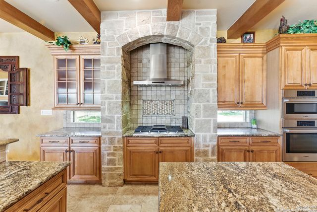 211 Macaw Ln, Spring Branch, TX 78070