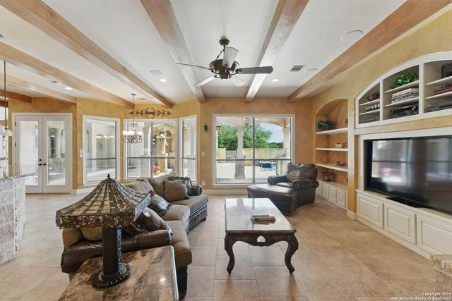 211 Macaw Ln, Spring Branch, TX 78070