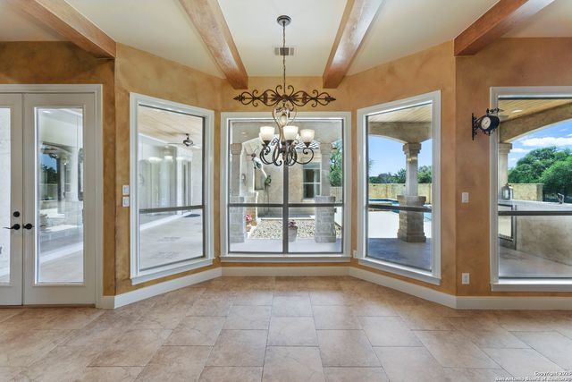 211 Macaw Ln, Spring Branch, TX 78070