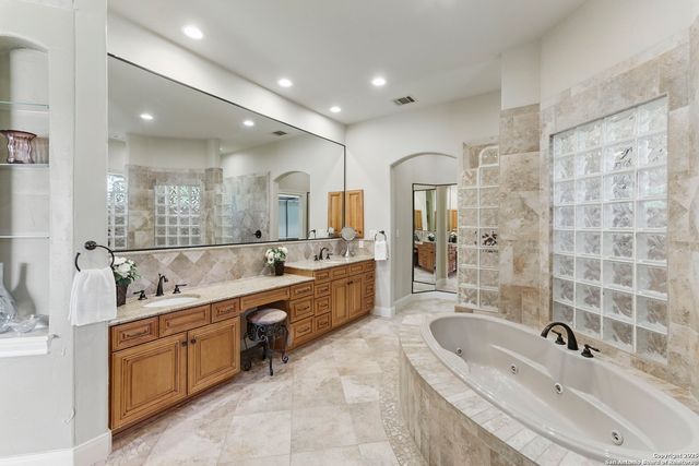211 Macaw Ln, Spring Branch, TX 78070