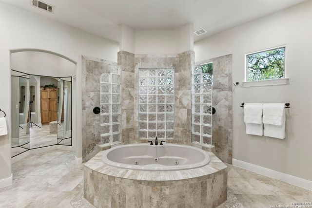 211 Macaw Ln, Spring Branch, TX 78070